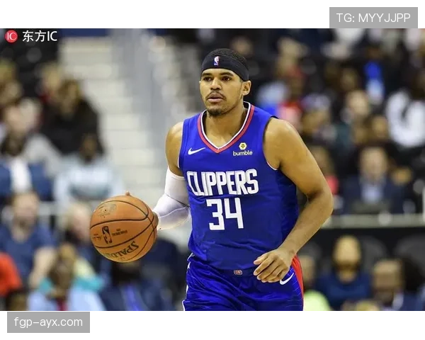 戴维斯无球跑动引领逆转，助队取得精彩胜利