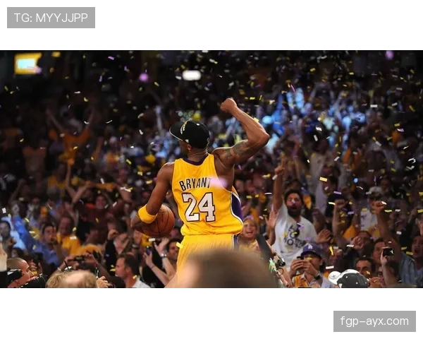 科比无球跑动主导关键回合，改变湖人进攻结构